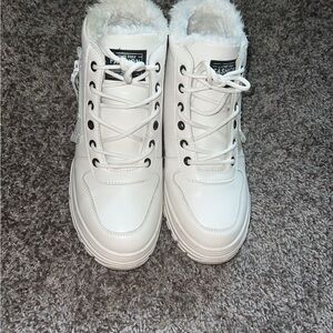 Women's White Winter Boots with Faux Fur Trim